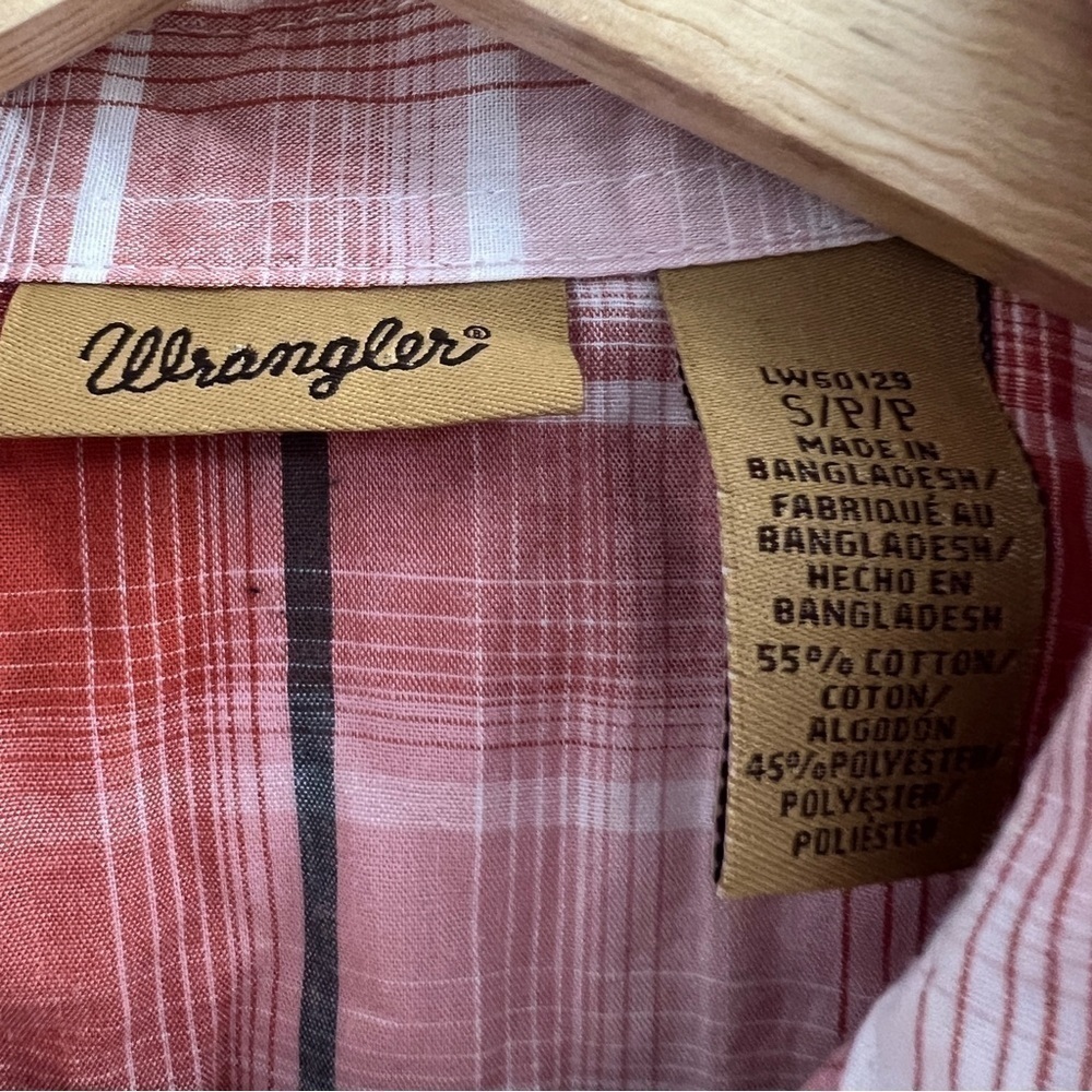 Wrangler Women’s White and Red Tailored Western Long Sleeve Shirt, Small - Picture 3 of 4